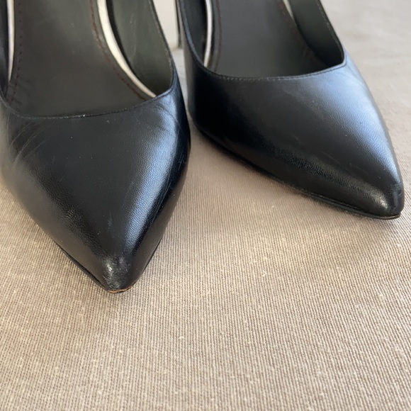 Stuart Weitzman Black Classic Leather Decollete Pumps - Picture 4 of 8